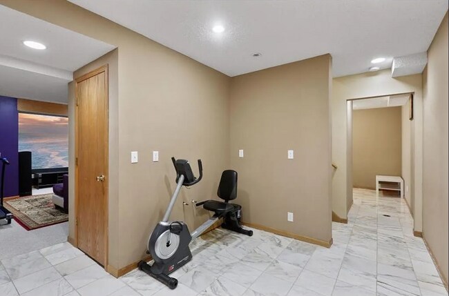 Building Photo - 2142 Groveland Way