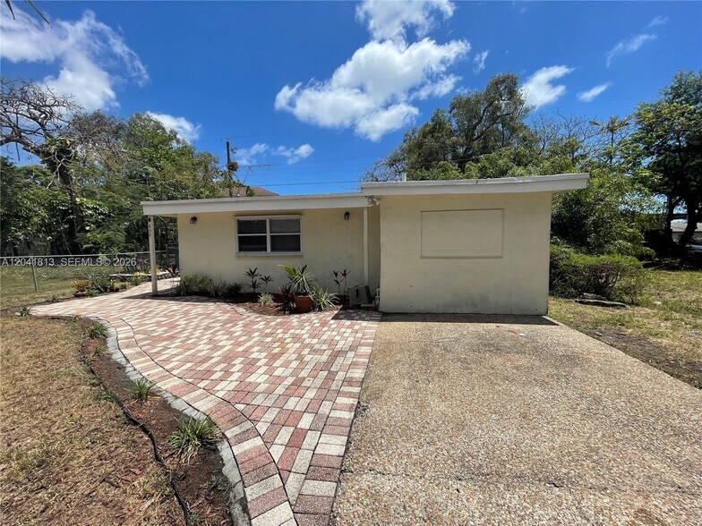 Building Photo - 804 NW 19th Ter