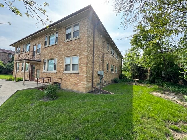 Building Photo - 5224 W Forest Home Ave