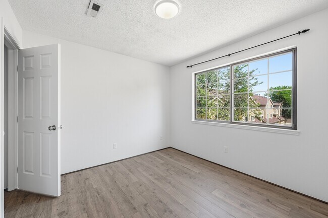 Building Photo - 4763 White Rock Cir