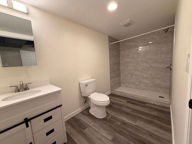 Building Photo - 3050 Ledgestone Pl NE