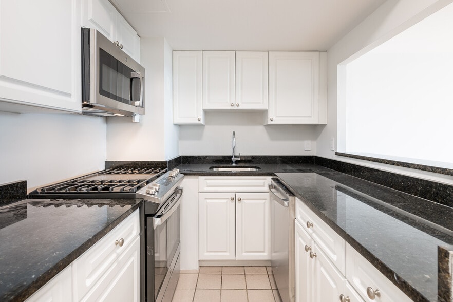 Primary Photo - 1410 Columbia Rd