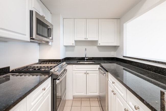 Building Photo - 1410 Columbia Rd