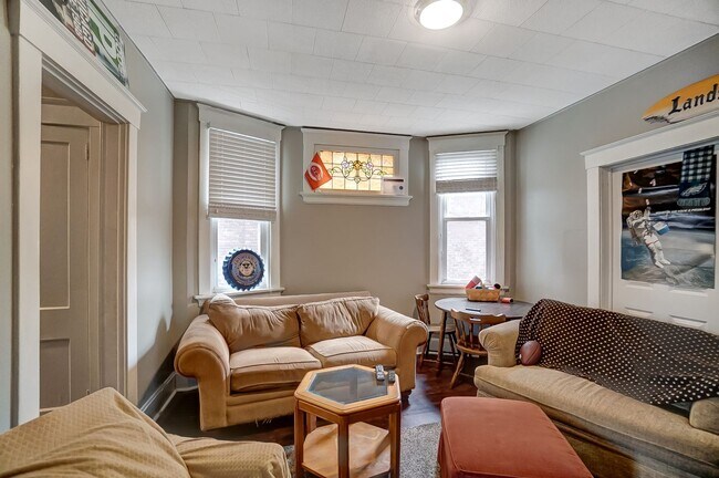 Building Photo - 350 Volkert St