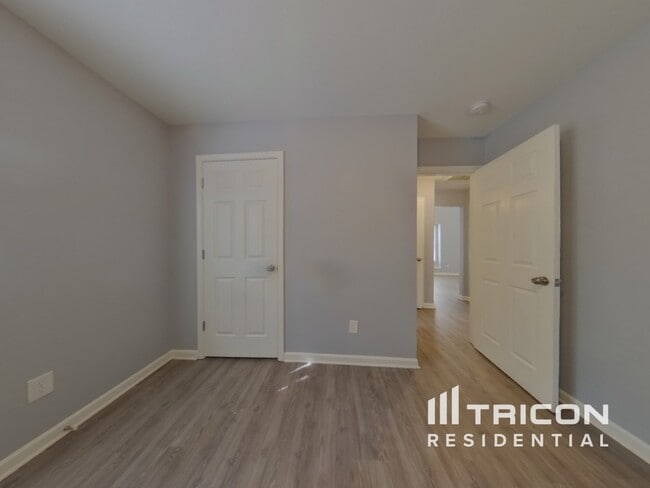 Building Photo - 10429 Hugue Way