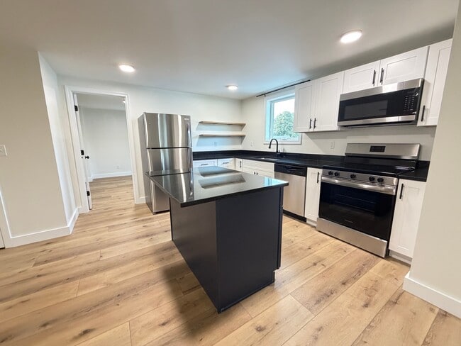 Building Photo - 20 Poirier Pl