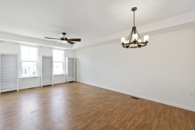 Building Photo - End Unit Townhome | Washer/ Dryer Included...