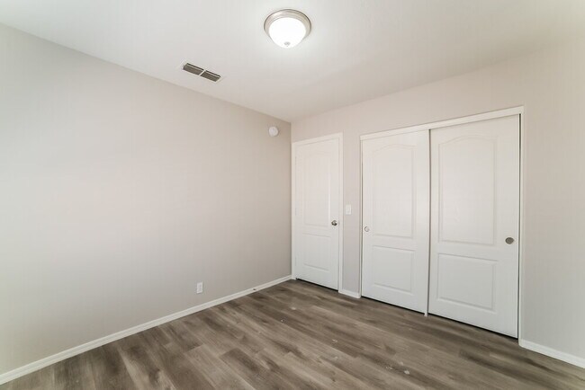 Building Photo - 17805 N 13th St