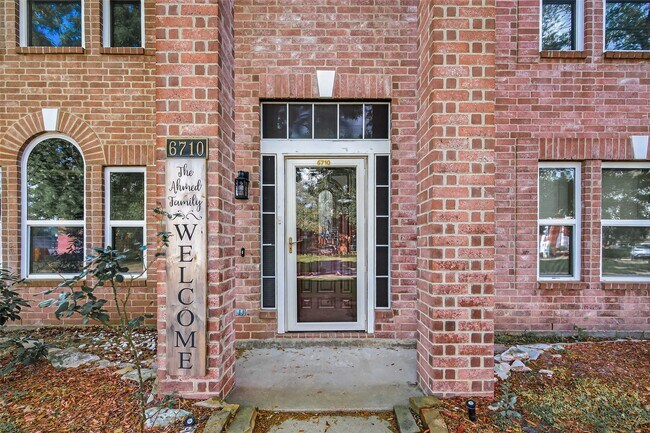 Building Photo - 6710 Creek Village Dr