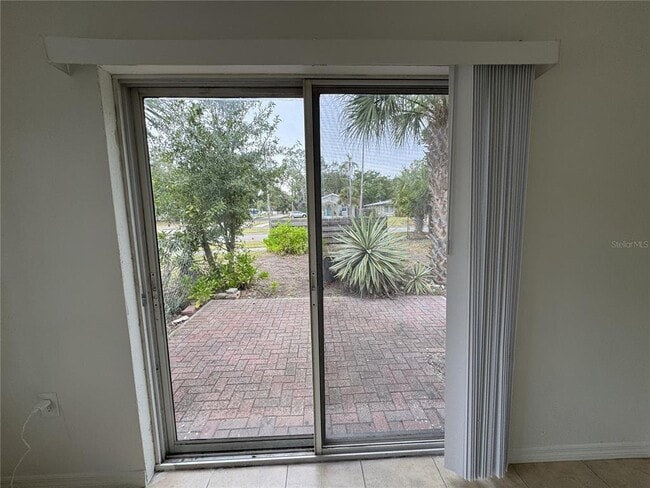 Building Photo - 4680 Royal Palm Ave