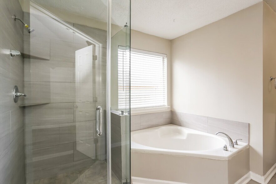 Building Photo - 359 Tait Rd