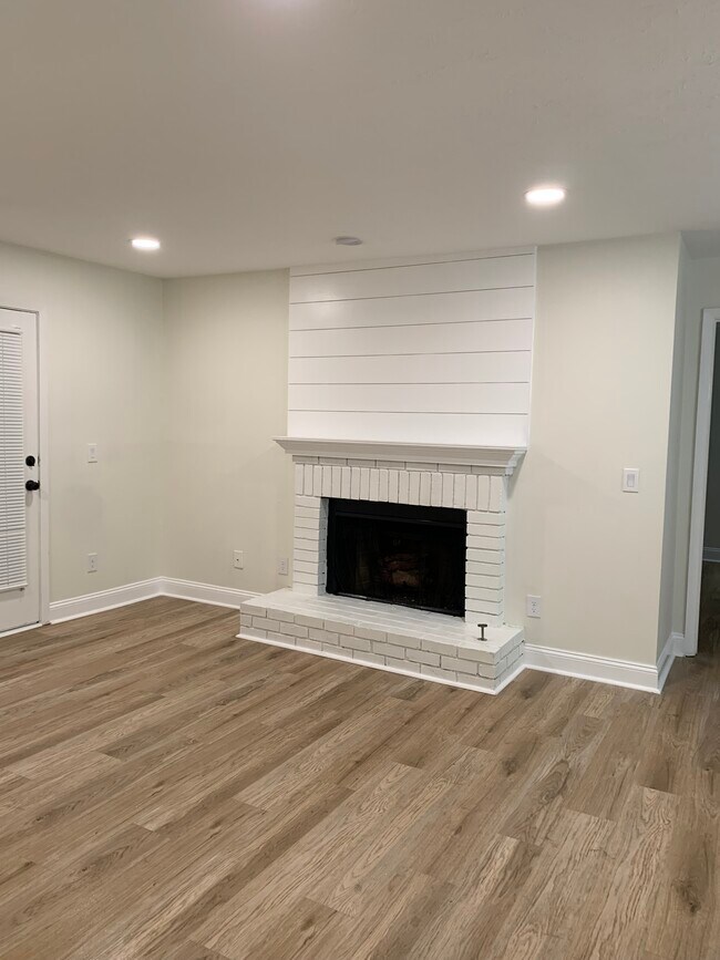 Building Photo - 524 Warm Springs Cir