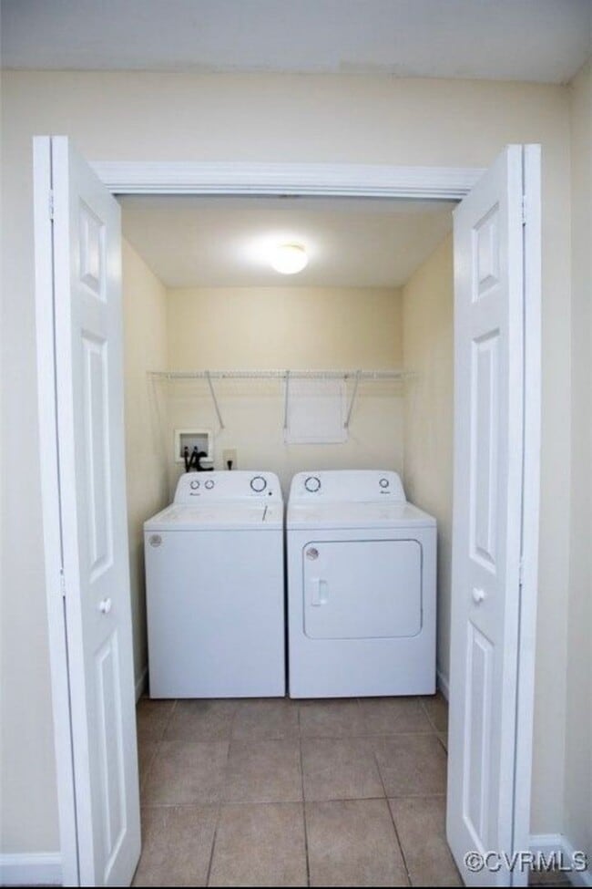 Building Photo - 407ES