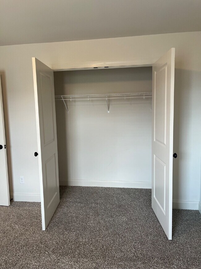 Building Photo - "Spacious 4-Bedroom Retreat with 3.5 Baths in Charming Mt. Juliet!"