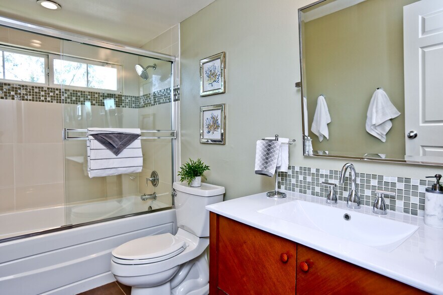 Building Photo - 3088 Sombrero Cir
