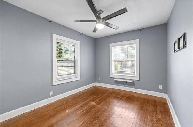 Building Photo - 3 bed 1 bath by ku med