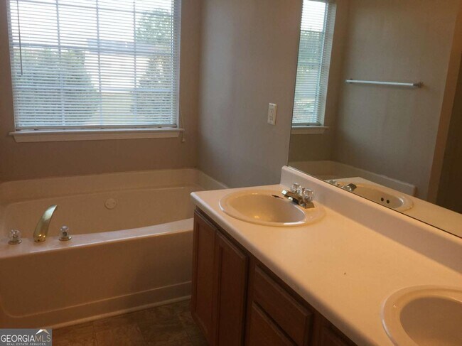 Building Photo - 532 Easton Dr