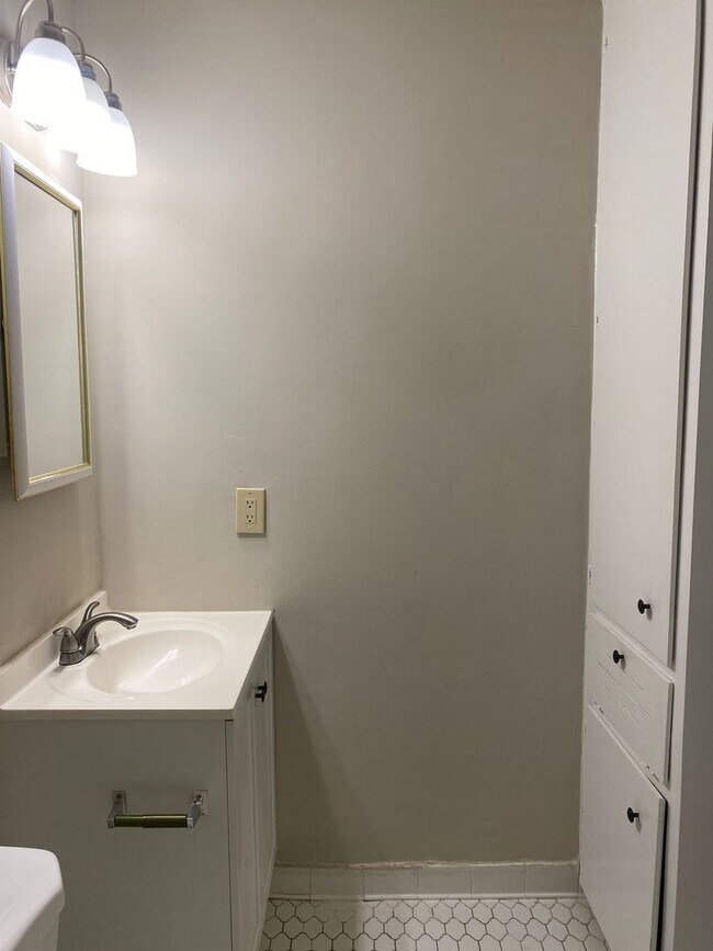 Building Photo - Dreamy 3 bedroom !