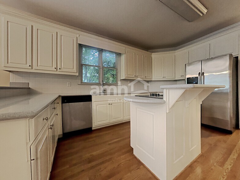 Building Photo - 4850 Duncans Lake Dr NE