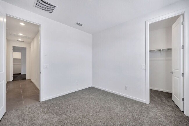 Building Photo - 3104 Bee Trl