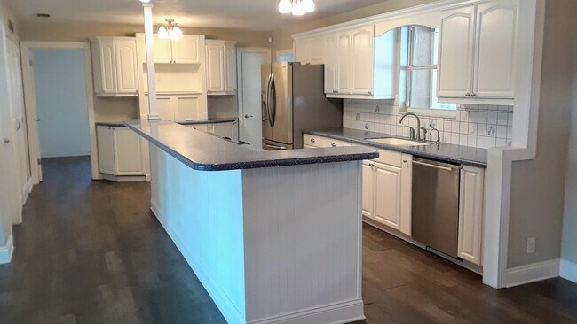 Building Photo - 71 Brookwood Dr
