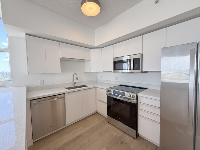 Building Photo - Rare 2/2 Corner Penthouse with Panoramic Lagoon Views from Every Room – Available Now!