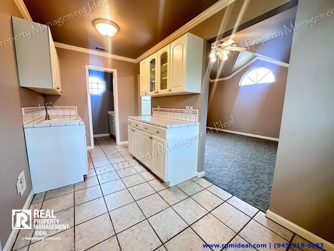 Building Photo - 8801 Vernon Ct