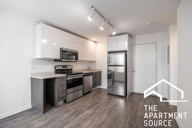 Building Photo - 940 W Winona St