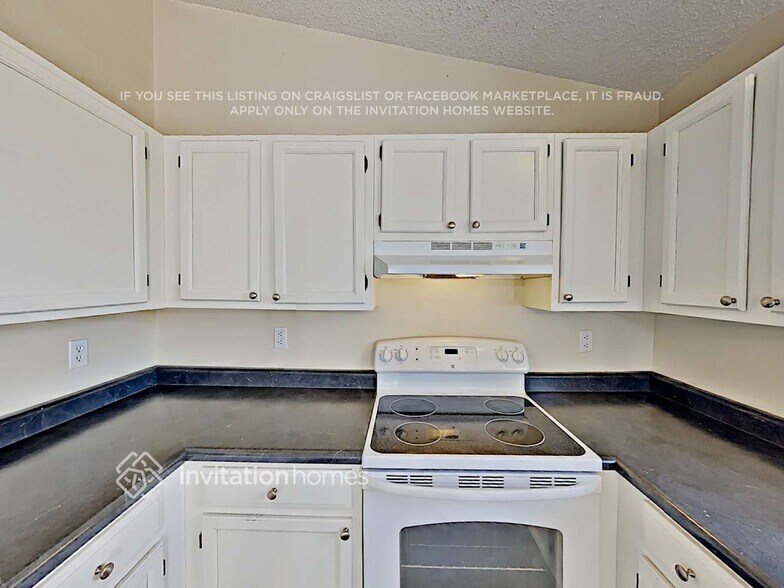 Building Photo - 2333 Fairplay St