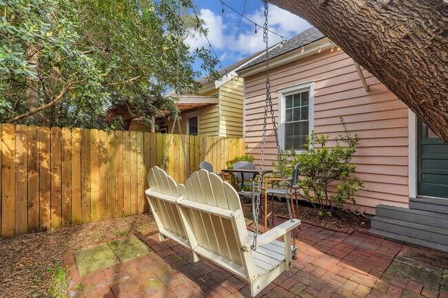 Building Photo - 307 W Waldburg Ln