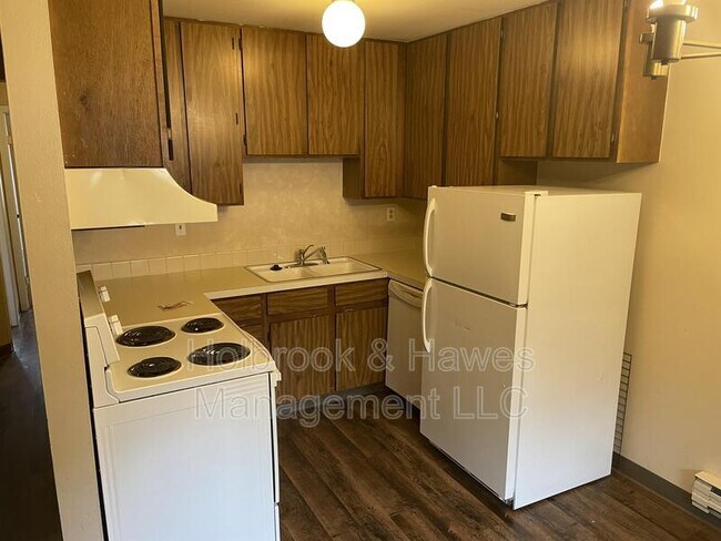 Building Photo - 1209 W Plum St