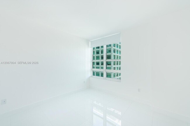 Building Photo - 950 Brickell Bay Dr