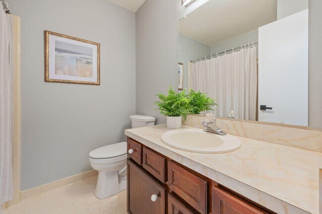 Building Photo - 512 Samana Way