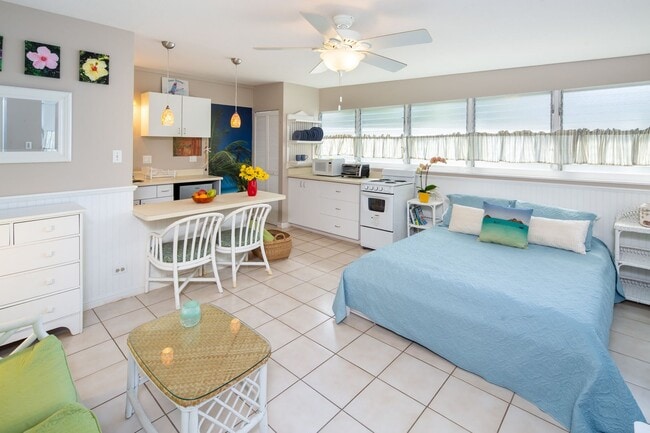 Building Photo - Fully furnished beach-side studio includes...