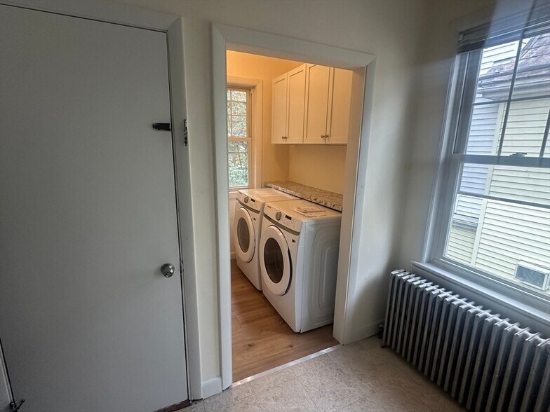 Building Photo - 8 Hastings St