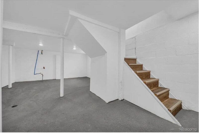 Building Photo - 15907 Blackstone St
