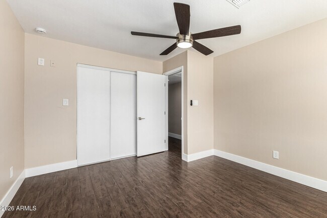 Building Photo - 7613 W Devonshire Ave