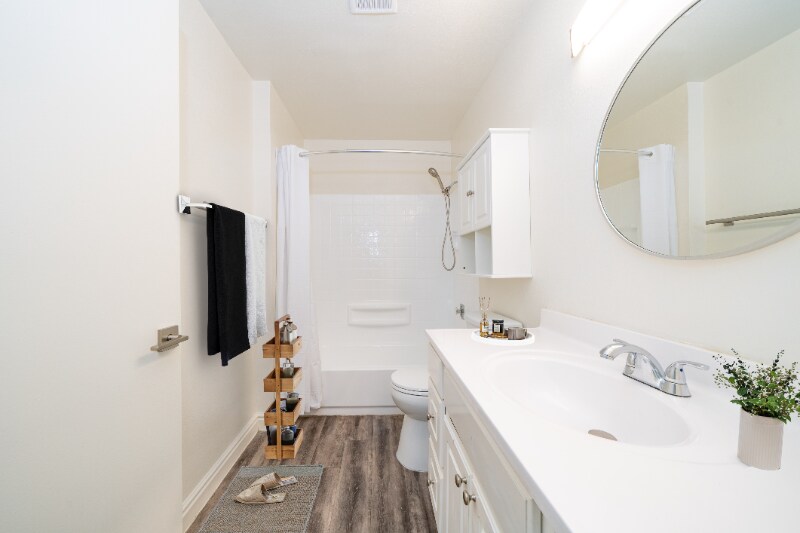 Building Photo - 570 S Lincoln Ave