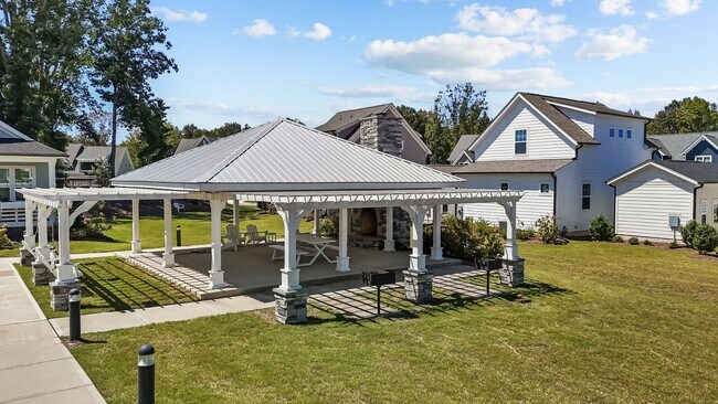 Building Photo - Beautiful 2 Bedroom/2 Bath in Chatham Park with garage!
