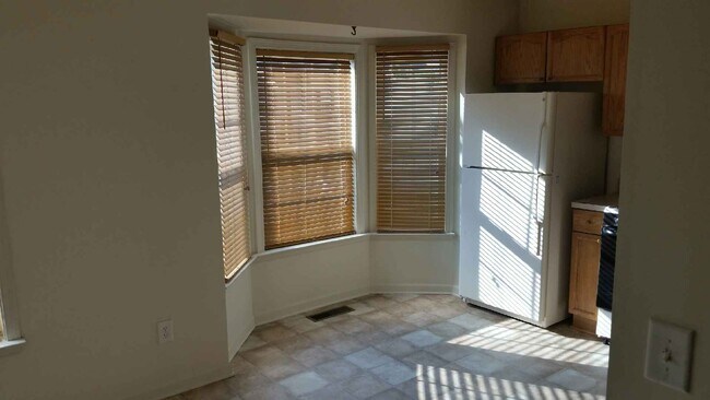 Building Photo - 803 Marquette Dr