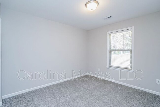 Building Photo - 352 Greymark Ln