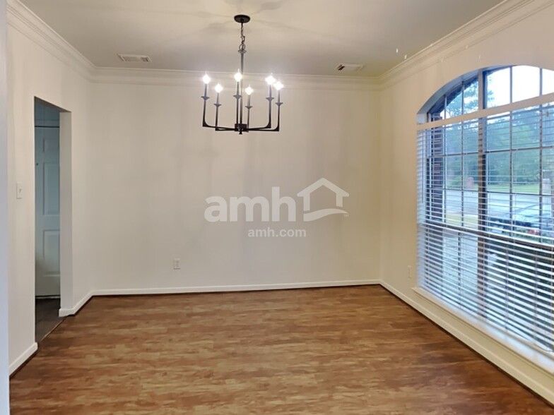 Building Photo - 21027 Deauville Dr