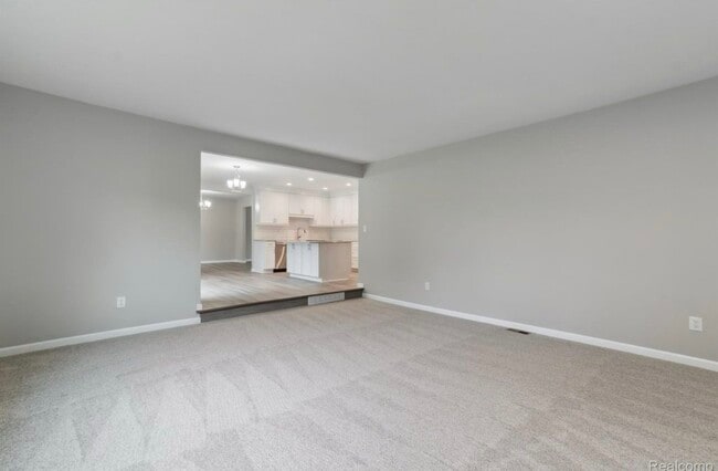 Building Photo - 6879 Brookshire Dr