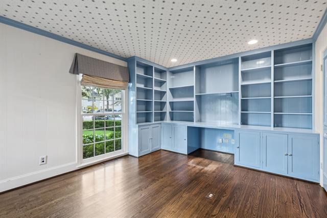 Building Photo - 4437 Larchmont St