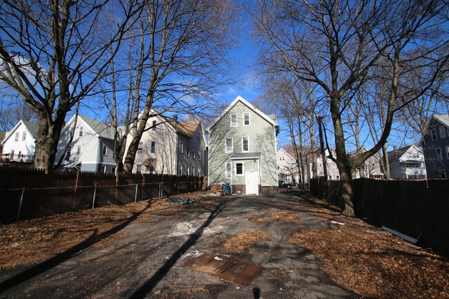 Building Photo - 168 Chatham St