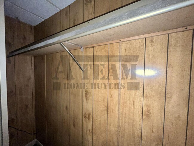 Building Photo - Spacious 2-bedroom, 1-bathroom home!