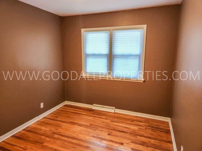 Building Photo - Charming 4-Bedroom Ranch in West Des Moines with a fenced in yard and a finished basement!!