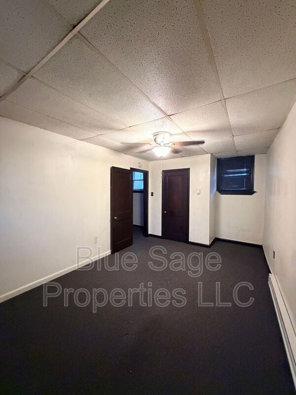 Building Photo - 621 W 7th St