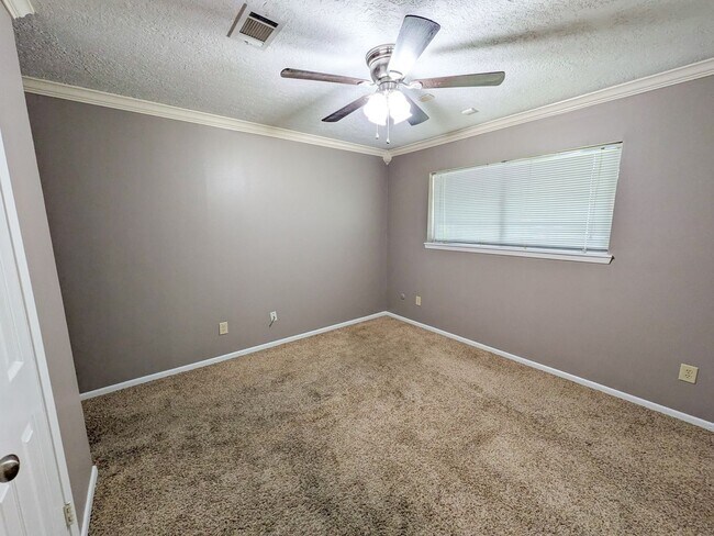 Building Photo - 790 Norwood Dr