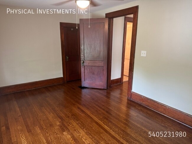 Building Photo - 1729 Moorman Ave NW